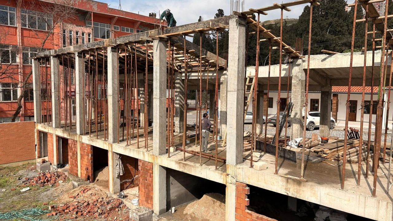 Bandırma'da hizmet atağı: Pazar yerinden afet eğitimine yoğun mesai