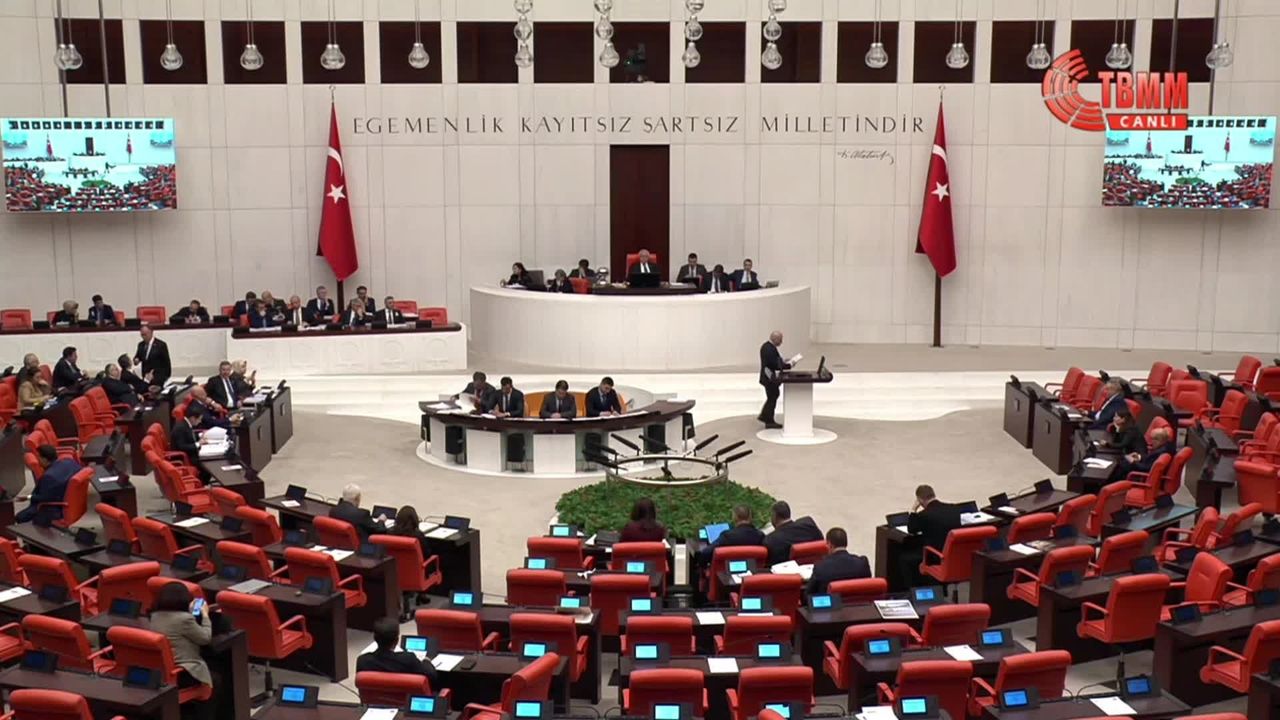 TBMM Genel Kurulu... CHP'li Bakırlıoğlu: Meclis'te koluna 10 milyon liralık saat takan milletvekillerimiz var ancak bu saatlerde ÖTV yok