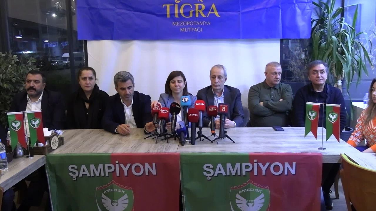 Amedspor'dan A Milli Futbol Takımı'na Kürtçe ve Türkçe kutlama mesajı... Kulüp Başkanı Eren: Bir spor kulübü olmanın sorumluluğuyla bu paylaşım yapıldı, biz bir spor kulübüyüz, ortada bir sorun yok