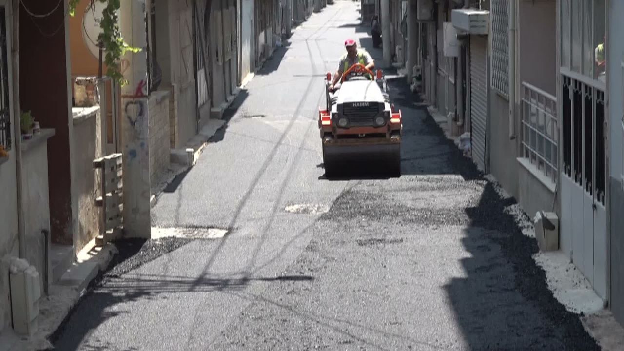 Bornova'da asfalt atağı: 282 sokak yenileniyor