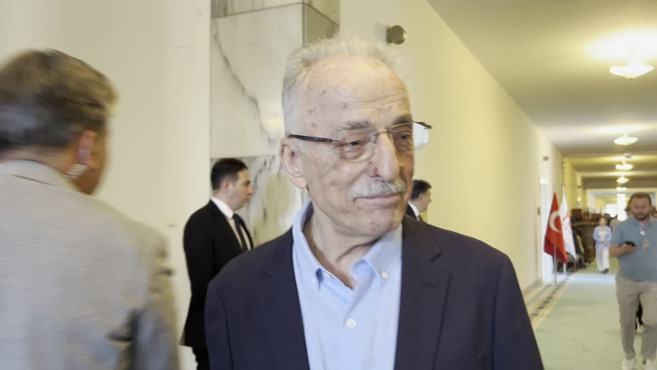 Murat Karayalçın, Özgür Özel'i Meclis'te ziyaret etti