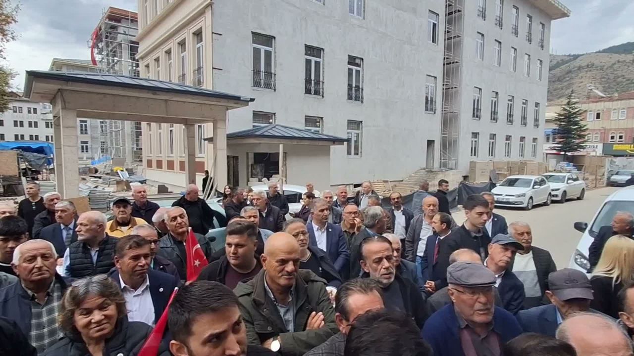 YENİ Partili Günaydın, partisinin Tokat İl Binası açılışında konuştu: 'En az 850 milyar lira çaldılar, şimdi listeyi açıklayamıyorlar'