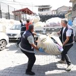 Konak Belediyesi zabıta ekipleri, seyyar satıcılara yönelik denetim gerçekleştirdi: İşgale izin yok!
