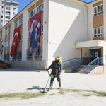 Kuşadası Belediyesi, ilçedeki okulları yeni eğitim öğretim dönemine hazırlıyor