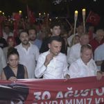Özgür Çelik, Bahçelievler'de 30 Ağustos yürüyüşüne katıldı
