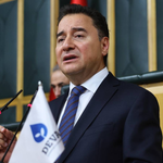 Ali Babacan'dan Avrupa şampiyonu olan Filenin Sultanları'na tebrik