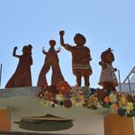Tepebaşı'nda 'Atatürk ve Çocuklar' anıtı çocukların çiçekleriyle tamamlanıyor