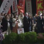 YENİ Partililer yarınki seçim öncesi Üsküdar Belediyesi önünde buluştu... Özgür Çelik: Zaman ayarlı, kirli bir operasyonla karşı karşıyayız... Böyle demokrasi mi olur?