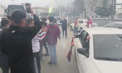 Diyarbakır'da 'bölge derbisi' öncesi Vanspor taraftarlarına coşkulu karşılama.. Eş Başkan Bucak: Tekçi ve ırkçı anlayışa karşı tek olduk