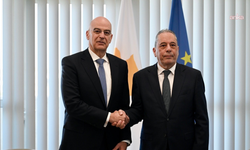 ABD ve İsrail'in, İran'a saldırısı... Yunanistan Savunma Bakanı Dendias Güney Kıbrıs'ta: 'Yunanistan kriz boyunca burada olacak'