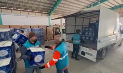 Adıyaman Belediyesi ekipleri, her gün bin 500 haneye ramazan kolisi ulaştırıyor