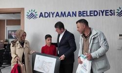 Adıyaman'da Deprem Haftası kapsamında düzenlenen resim yarışmasında dereceye giren öğrencilere ödül