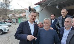 Aksaray'da 3 yıl önce İYİ Partili Milletvekili Yaldır'ı kapıdan çeviren bir vatandaş, bu kez kendisinden helallik istedi