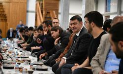 Ankara Valisi Vasip Şahin, ODTÜ Camii'nde öğrencilerle iftar yaptı