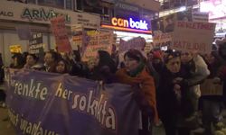 Ankara'da Feminist Gece Yürüyüşü: 'Susmamızı bekleyenlere, bizi hizaya sokmak isteyenlere inat özgürlükten ve yaşamdan yanayız'