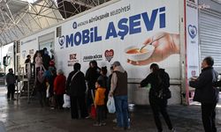 Antalya Büyükşehir Belediyesi Mobil Aşevi, iftar öncesi vatandaşlarla buluşuyor