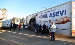 Antalya Büyükşehir Belediyesi Mobil Aşevi, ramazan bereketini mahallelere taşıyor