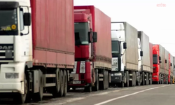 Azerbaycan, İran sınırında kamyon trafiğini durdurdu