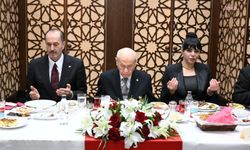 Bahçeli, partisinin genel merkez personeli ile iftar yaptı