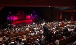 Bakırköy Belediye Tiyatroları, 35 yaşında: Dünya Tiyatro Günü'nde 'Eşeğin Gölgesi' sahnelendi