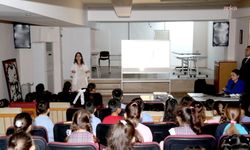 Bayraklı'da 14 okulda 2 bin 200 öğrenciye hijyen eğitimi