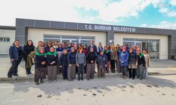 Burdur Belediye Başkanı Ercengiz, kadın personelin gününü kutladı