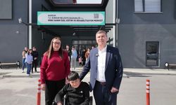 Burdur Belediyesi'nden DMD hastası Ali'ye akülü sandalye desteği