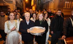 Bursa Büyükşehir Belediye Başkanı Bozbey, Namık Kemal Mahallesi'nde vatandaşlarla sahur yaptı