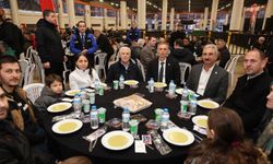 Bursa Büyükşehir Belediye Başkanı Bozbey, Yıldırım ilçesinde vatandaşlarla iftar yaptı