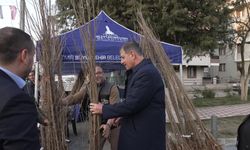 Cemil Tugay, Beydağ'da üreticilere fidan dağıttı, vatandaşlarla iftar yaptı