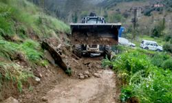 Efeler'de yağış nedeniyle kapanan yollar açıldı