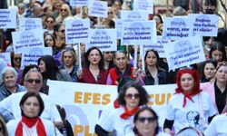 Efes Selçuk'ta 8 Mart yürüyüşü... Başkan Sengel: 'Biz kadınlar eşit şartlara sahip olana kadar sesimizi yükseltmeye devam edeceğiz'