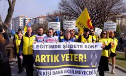 Eskişehir'de öğretmenler İl Milli Eğitim Müdürlüğü'ne yürüdü: 'Güvenli bir çalışma ortamı talep ediyoruz'