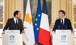 Fransa, hava savunma araçları ile bir uçak gemisini Güney Kıbrıs'a gönderiyor