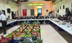 Hal esnafıyla sahurda bir ara gelen İBB Başkanvekili Aslan: Ülkenin birliğe ve dirliğe ihtiyacı var, çalışmaya ihtiyacı var