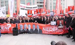 İddianamesi hazırlanmayan tutuklu 5 belediye başkanı için Çağlayan'da eylem... Özgür Çelik: 'Kazanamadıkları belediyelere çökmeye çalıştılar'