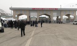İran'a açılan Kapıköy Sınır Kapısı'nda girişi ve çıkışlar sürüyor