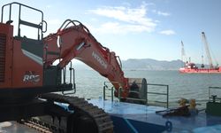 İzmir Körfezi'nden 1 milyon ton çamur çıkarıldı
