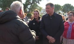 İzmir'de kadına şiddete karşı mesaj: Kırmızı bank