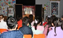 Kuşadası Belediyesi Anne Baba Çocuk Merkezi'nde gölge oyunu heyecanı