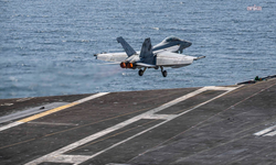 Kuveyt'te, ABD'ye ait üç F-15 savaş uçağı yanlışlıkla açılan ''dost ateşi'' nedeniyle düştü 