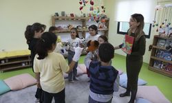 Mersin Büyükşehir Belediyesi'nin Toroslar Çocuk Kampüsü'nde çocuklar 'Masal ve Drama Atölyesi' İle kendini keşfediyor