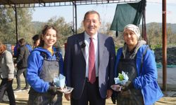 Milas Belediye Başkanı Topuz, balık ağı firmalarında çalışan kadınların gününü kutladı