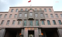 Milli Savunma Bakanlığı: İran'dan ateşlenen ve Türk hava sahasına yöneldiği tespit edilen bir balistik mühimmat etkisiz hale getirilmiştir