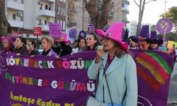 Muğla'da kadınlar 'Yaşam, özgürlük' sloganıyla yürüdü