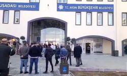 Ömer Günel gözaltına alındı... Yurttaşlar belediye önünde toplanmaya başladı