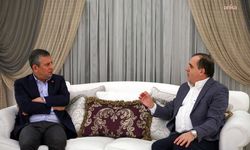 Özgür Özel, annesini kaybeden Bolu Milletvekili Türker Ateş'e taziye ziyaretinde bulundu