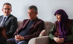 Özgür Özel, öğretmen Fatma Nur Çelik'in ailesine taziye ziyaretinde bulundu