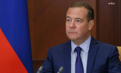 Rusya Federasyonu Güvenlik Konseyi Başkan Yardımcısı Medvedev: 'Trump'ın 'rejim değişikliği' politikaları, 3'üncü Dünya Savaşı'nı tetikleyebilir'