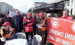 Samsun'da emeklilerden 'bayram ikramiyesinin artırılması' talebiyle imza kampanyası